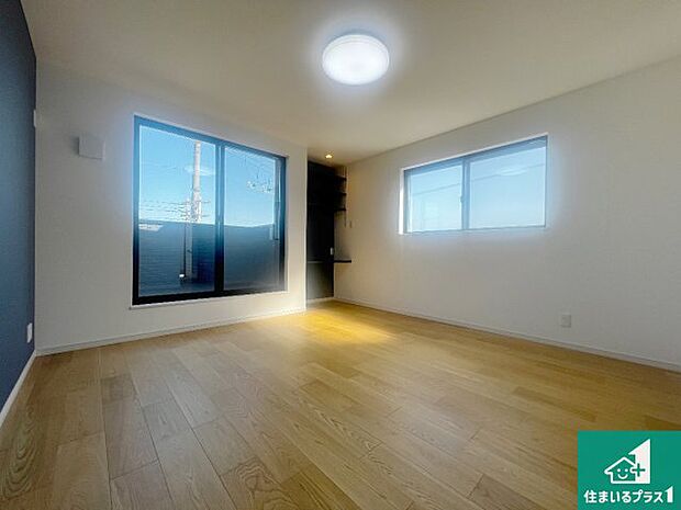 【洋室】シンプルな洋室は、自分好みのインテリアが楽しめます♪ご家族とインテリアや家具を選びに行くのは新築購入時の醍醐味の一つです。ぜひお楽しみください♪