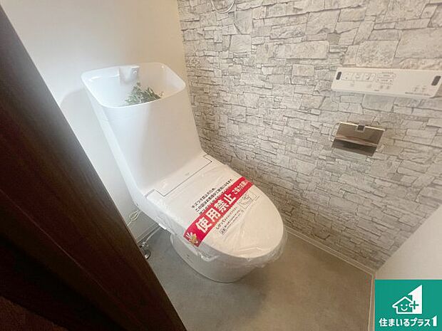 【トイレ】1・2階の2ヶ所にあるので、朝の忙しい時間の順番待ちもなく、深夜の利用にも大変便利です。