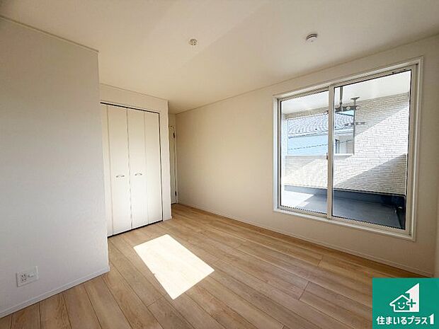 【洋室】シンプルな洋室は、自分好みのインテリアが楽しめます♪ご家族とインテリアや家具を選びに行くのは新築購入時の醍醐味の一つです。ぜひお楽しみください♪