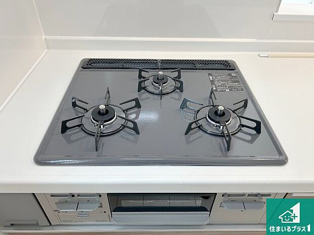【コンロ】ダブル高火力Ｓｉセンサー付きコンロ！３口あるので、まとめて料理をする時も大活躍！
