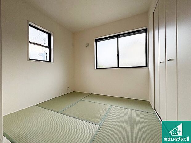 【和室】一室あると便利な和室は客間としてだけでなく、小さなお子様のプレイルームや食後のくつろぎスペースとしてもご利用いただけます。収納もついていますので大活躍間違いなし!