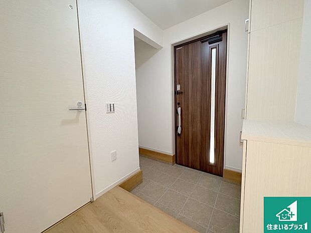 【玄関】シューズボックスにはたくさんの靴が収納できるので玄関周りはいつもスッキリ!ご家族が増えても安心!