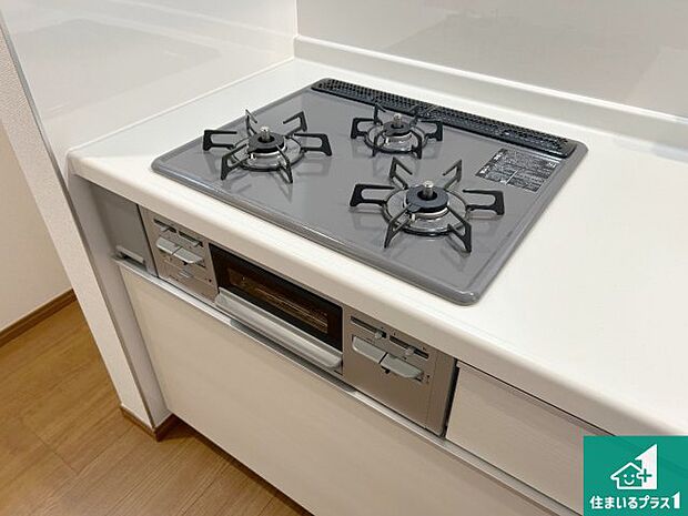 【コンロ】ダブル高火力Siセンサー付きコンロ!3口あるので、まとめて料理をする時も大活躍!