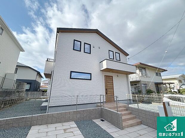 【外観】安心の10年保証!外観を美しく保ち、雨水で汚れを落とします!気になることがありましたら、お気軽にお問い合わせください!