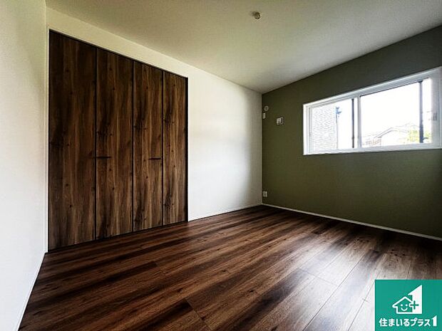 【洋室】シンプルな洋室は、自分好みのインテリアが楽しめます♪ご家族とインテリアや家具を選びに行くのは新築購入時の醍醐味の一つです。ぜひお楽しみください♪