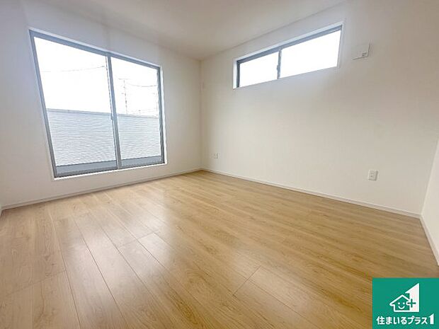 【洋室】シンプルな洋室は、自分好みのインテリアが楽しめます♪ご家族とインテリアや家具を選びに行くのは新築購入時の醍醐味の一つです。ぜひお楽しみください♪