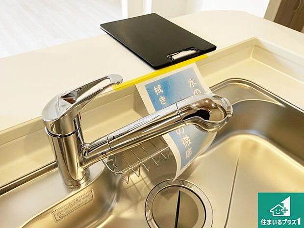 【キッチン水栓】浄水器を内蔵！炊飯時、お茶を作る時に安心してお水を使えます！お湯と冷水、浄水と原水、シャワーの切替えもワンタッチです！