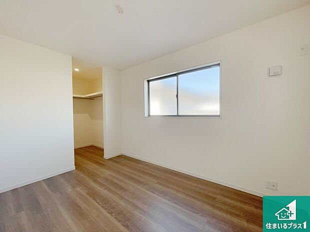 【洋室】シンプルな洋室は、自分好みのインテリアが楽しめます♪ご家族とインテリアや家具を選びに行くのは新築購入時の醍醐味の一つです。ぜひお楽しみください♪