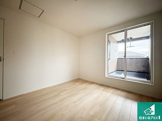 【洋室】シンプルな洋室は、自分好みのインテリアが楽しめます♪ご家族とインテリアや家具を選びに行くのは新築購入時の醍醐味の一つです。ぜひお楽しみください♪