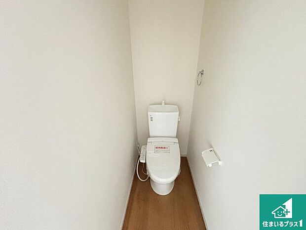 【トイレ】1・2階の2ヶ所にあるので、朝の忙しい時間の順番待ちもなく、深夜の利用にも大変便利です。