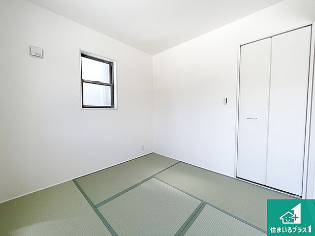 【和室】一室あると便利な和室は客間としてだけでなく、小さなお子様のプレイルームや食後のくつろぎスペースとしてもご利用いただけます。収納もついていますので大活躍間違いなし！