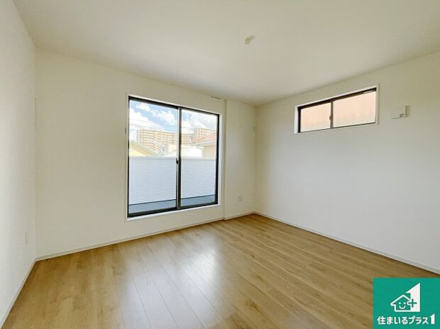 【洋室】シンプルな洋室は、自分好みのインテリアが楽しめます♪ご家族とインテリアや家具を選びに行くのは新築購入時の醍醐味の一つです。ぜひお楽しみください♪