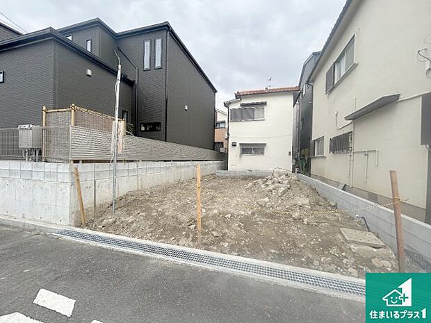 【外観】周辺は落ち着いた街並みの住宅地!子育てがしやすい住環境です!まだ未完成ですが、現地でしかわからない事もございます。是非一度ご覧ください。