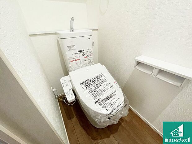 【トイレ】1・2階の2ヶ所にあるので、朝の忙しい時間の順番待ちもなく、深夜の利用にも大変便利です。