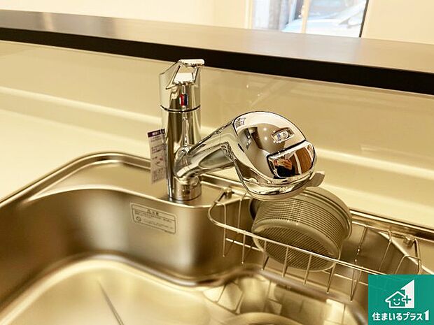 【キッチン水栓】浄水器を内蔵！炊飯時、お茶を作る時に安心してお水を使えます！お湯と冷水、浄水と原水、シャワーの切替えもワンタッチです！