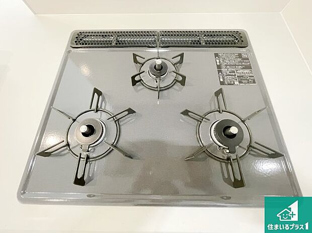 【コンロ】ダブル高火力Ｓｉセンサー付きコンロ！３口あるので、まとめて料理をする時も大活躍！