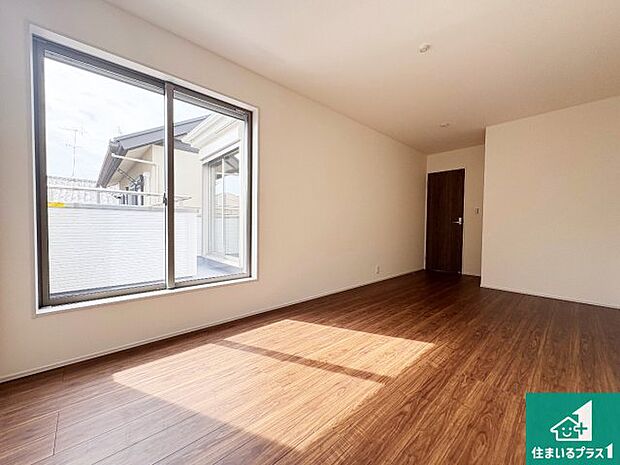 【洋室】シンプルな洋室は、自分好みのインテリアが楽しめます♪ご家族とインテリアや家具を選びに行くのは新築購入時の醍醐味の一つです。ぜひお楽しみください♪