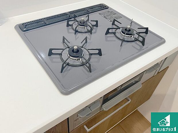 【コンロ】ダブル高火力Ｓｉセンサー付きコンロ！３口あるので、まとめて料理をする時も大活躍！