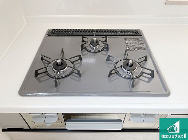 【コンロ】ダブル高火力Ｓｉセンサー付きコンロ！３口あるので、まとめて料理をする時も大活躍！