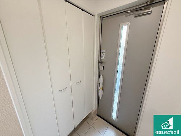 【玄関】シューズボックスにはたくさんの靴が収納できるので玄関周りはいつもスッキリ!ご家族が増えても安心!