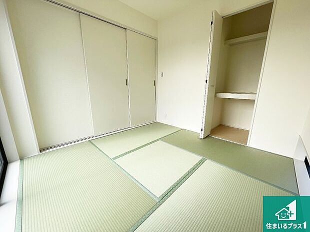 【和室】一室あると便利な和室は客間としてだけでなく、小さなお子様のプレイルームや食後のくつろぎスペースとしてもご利用いただけます。収納もついていますので大活躍間違いなし!