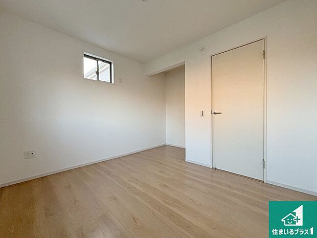 【洋室】収納スペースが充実しているので子供の成長に合わせてたくさん収納ができます!家族構成に合わせた様々な活用ができる収納!