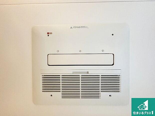 【浴室暖房乾燥機】四季を通して快適なバスライフをお手伝いする浴室暖房乾燥機!浴室の乾燥・暖房・涼風・換気はもちろん、24時間換気にも対応!