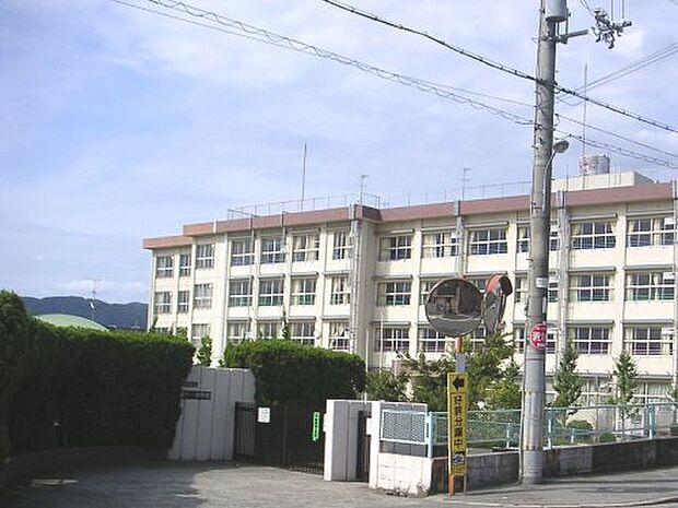 豊中市立第十一中学校