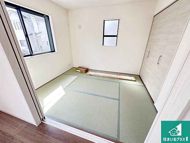 【洋室】シンプルな洋室は、自分好みのインテリアが楽しめます♪ご家族とインテリアや家具を選びに行くのは新築購入時の醍醐味の一つです。ぜひお楽しみください♪