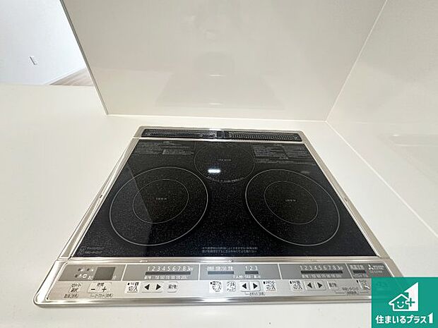 【コンロ】火を使わないので安心、３口ＩＨコンロ！ 