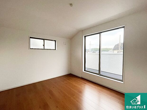 【洋室】シンプルな洋室は、自分好みのインテリアが楽しめます♪ご家族とインテリアや家具を選びに行くのは新築購入時の醍醐味の一つです。ぜひお楽しみください♪