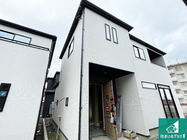 【外観】周辺は落ち着いた街並みの住宅地！子育てがしやすい住環境です！まだ未完成ですが、現地でしかわからない事もございます。是非一度ご覧ください。