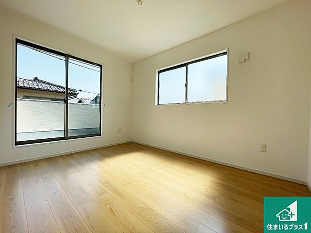 【洋室】シンプルな洋室は、自分好みのインテリアが楽しめます♪ご家族とインテリアや家具を選びに行くのは新築購入時の醍醐味の一つです。ぜひお楽しみください♪