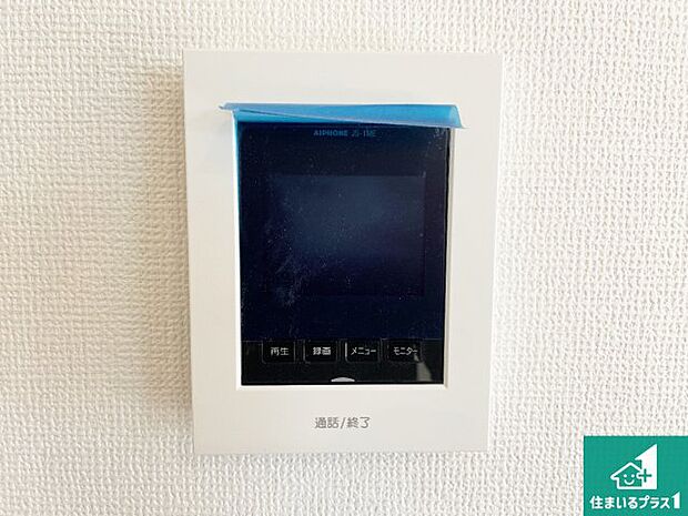 【カラーモニターインターホン】声だけでなく来訪者の姿や顔がモニターで確認できるので、小さなお子様がいらっしゃるご家庭でも安心できます！