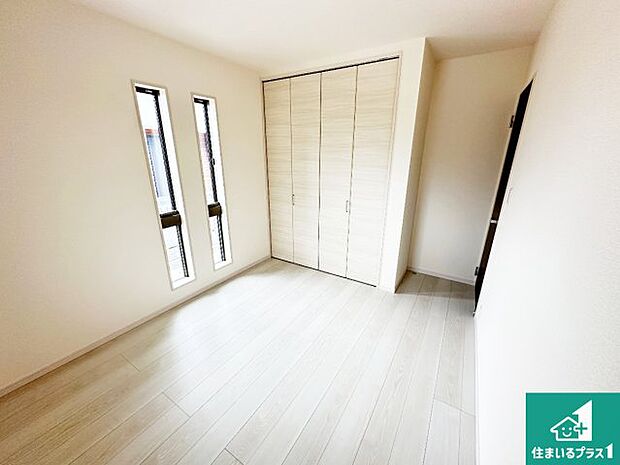 【洋室】シンプルな洋室は、自分好みのインテリアが楽しめます♪ご家族とインテリアや家具を選びに行くのは新築購入時の醍醐味の一つです。ぜひお楽しみください♪