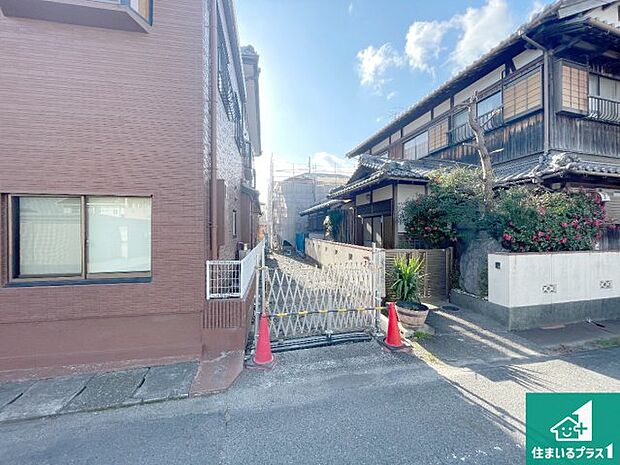【外観】周辺は落ち着いた街並みの住宅地！子育てがしやすい住環境です！まだ未完成ですが、現地でしかわからない事もございます。是非一度ご覧ください。