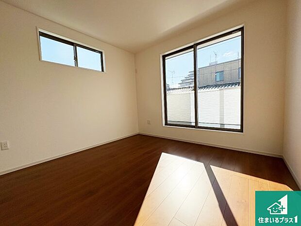 【洋室】シンプルな洋室は、自分好みのインテリアが楽しめます♪ご家族とインテリアや家具を選びに行くのは新築購入時の醍醐味の一つです。ぜひお楽しみください♪