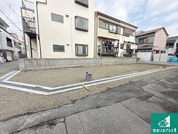 【外観】周辺は落ち着いた街並みの住宅地!子育てがしやすい住環境です!まだ未完成ですが、現地でしかわからない事もございます。是非一度ご覧ください。