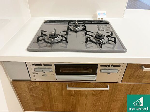【コンロ】ダブル高火力Ｓｉセンサー付きコンロ！３口あるので、まとめて料理をする時も大活躍！