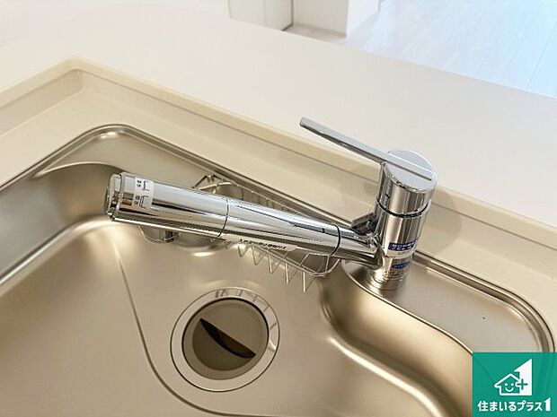 【キッチン水栓】浄水器を内蔵！炊飯時、お茶を作る時に安心してお水を使えます！お湯と冷水、浄水と原水、シャワーの切替えもワンタッチです！