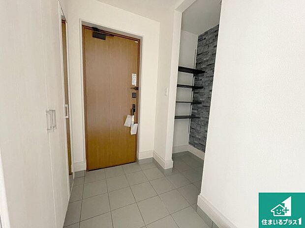 【玄関】シューズボックスにはたくさんの靴が収納できるので玄関周りはいつもスッキリ!ご家族が増えても安心!