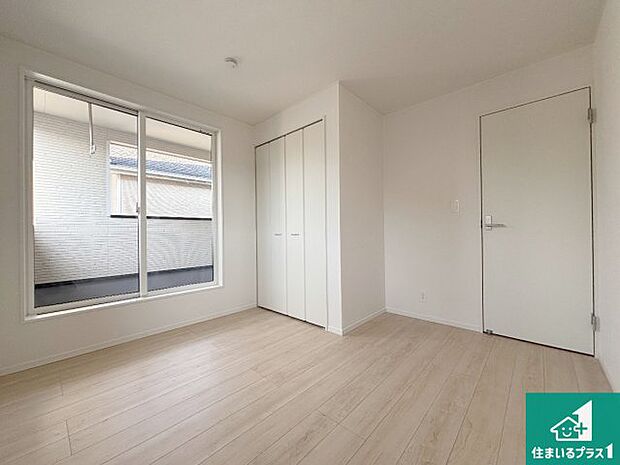 【洋室】シンプルな洋室は、自分好みのインテリアが楽しめます♪ご家族とインテリアや家具を選びに行くのは新築購入時の醍醐味の一つです。ぜひお楽しみください♪