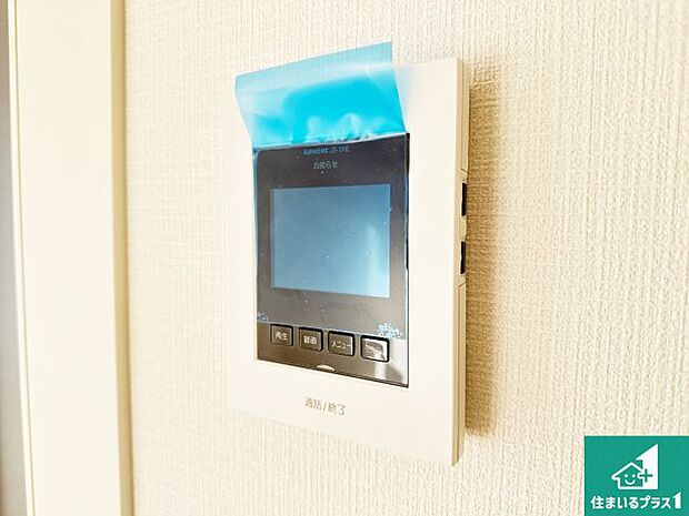 【カラーモニターインターホン】声だけでなく来訪者の姿や顔がモニターで確認できるので、小さなお子様がいらっしゃるご家庭でも安心できます!