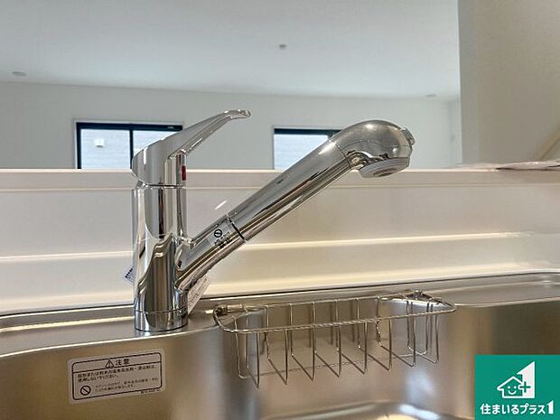 【キッチン水栓】浄水器を内蔵！炊飯時、お茶を作る時に安心してお水を使えます！お湯と冷水、浄水と原水、シャワーの切替えもワンタッチです！
