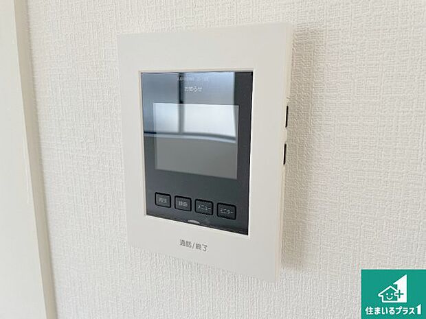 【カラーモニターインターホン】声だけでなく来訪者の姿や顔がモニターで確認できるので、小さなお子様がいらっしゃるご家庭でも安心できます！