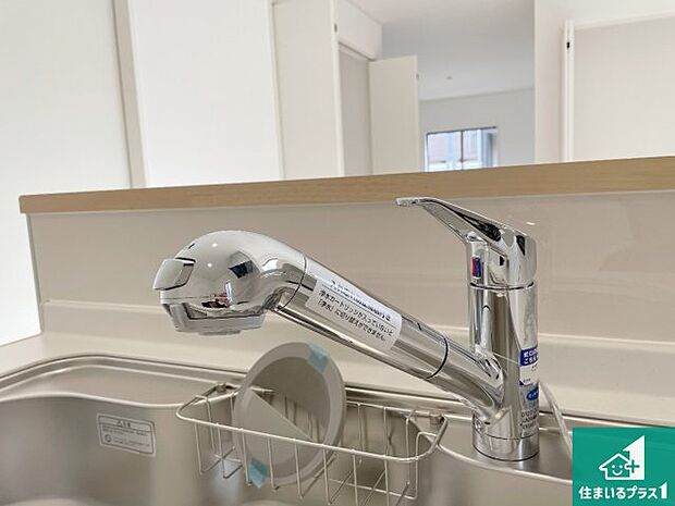 【キッチン水栓】浄水器を内蔵！炊飯時、お茶を作る時に安心してお水を使えます！お湯と冷水、浄水と原水、シャワーの切替えもワンタッチです！