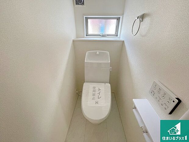 【トイレ】1・2階の2ヶ所にあるので、朝の忙しい時間の順番待ちもなく、深夜の利用にも大変便利です。