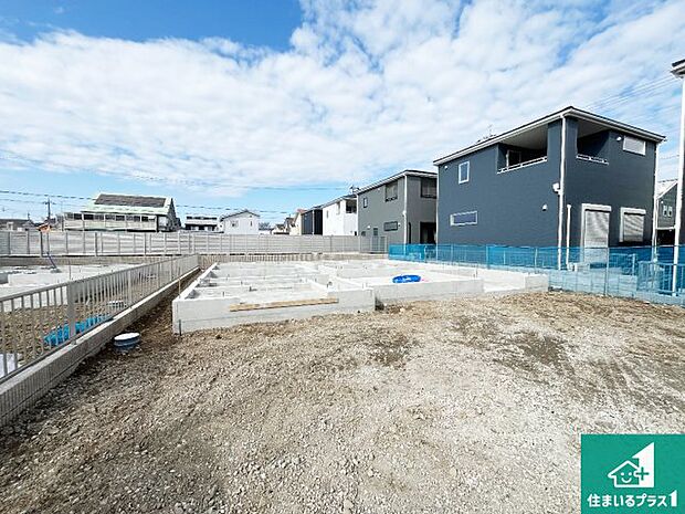 【外観】周辺は落ち着いた街並みの住宅地！子育てがしやすい住環境です！まだ未完成ですが、現地でしかわからない事もございます。是非一度ご覧ください。 