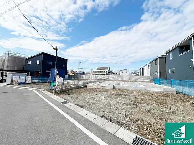 【外観】周辺は落ち着いた街並みの住宅地！子育てがしやすい住環境です！まだ未完成ですが、現地でしかわからない事もございます。是非一度ご覧ください。 