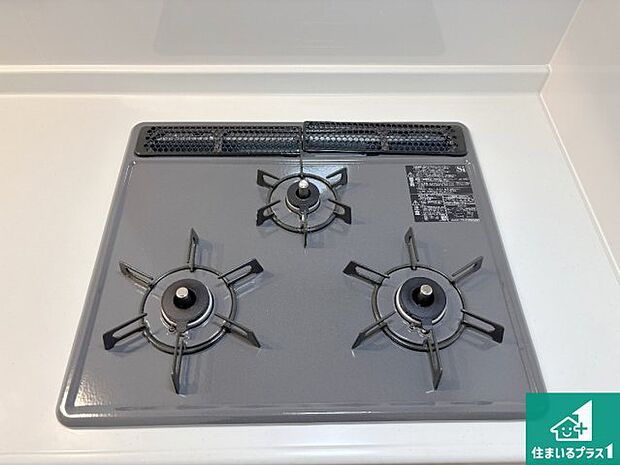 【コンロ】ダブル高火力Ｓｉセンサー付きコンロ！３口あるので、まとめて料理をする時も大活躍！